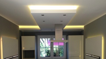 Indirekte LED Beleuchtung einer Küche